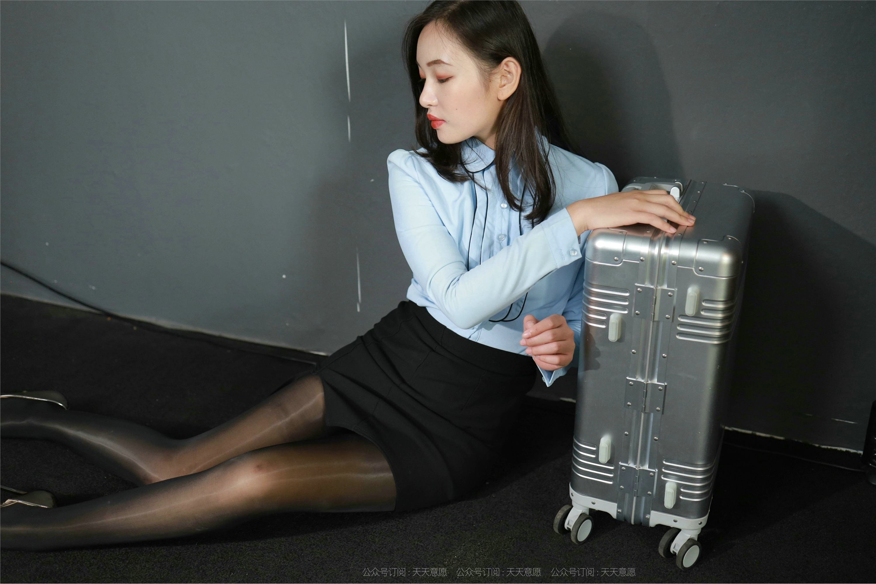 IESS异思趣向  2021.10.24 丝享家956：星星《OL职业装展示》